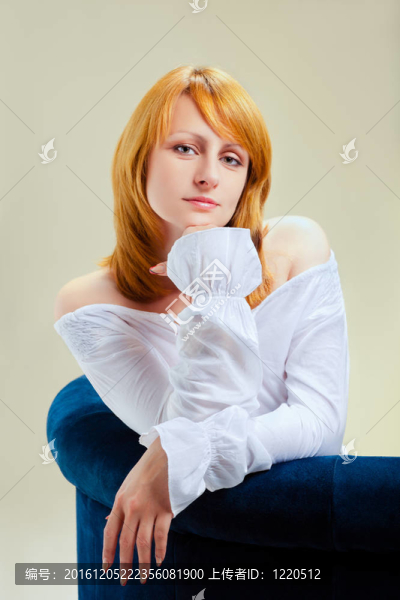 迷人的微笑的女人肖像