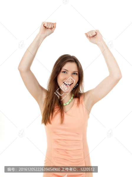 她雙手在白色的背景下快樂的年輕女子的肖像