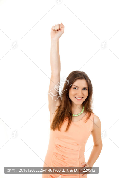 一個快樂的年輕女人，她的手在白色背景的肖像
