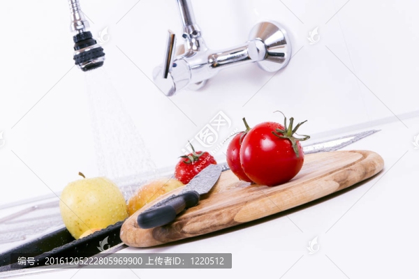 水果和蔬菜都準(zhǔn)備好了。