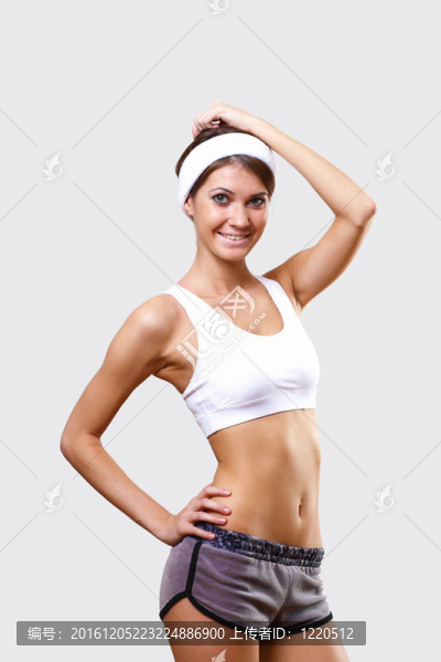 年輕漂亮的女人在運(yùn)動(dòng)服