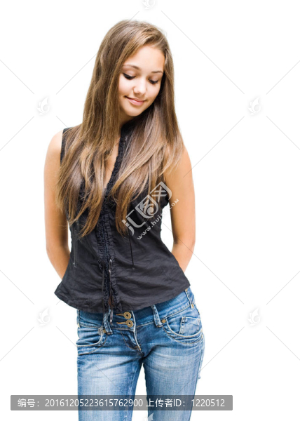 害羞的年輕黑人女孩。