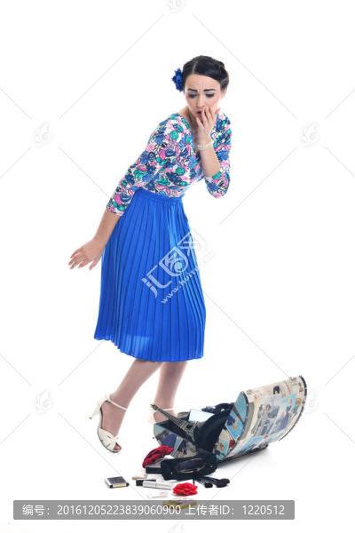 精致的女人與復(fù)古旅行袋分離