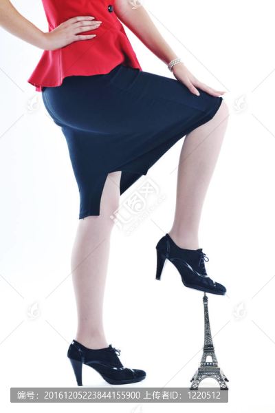 美麗的年輕女子與巴黎象征埃菲爾鐵塔