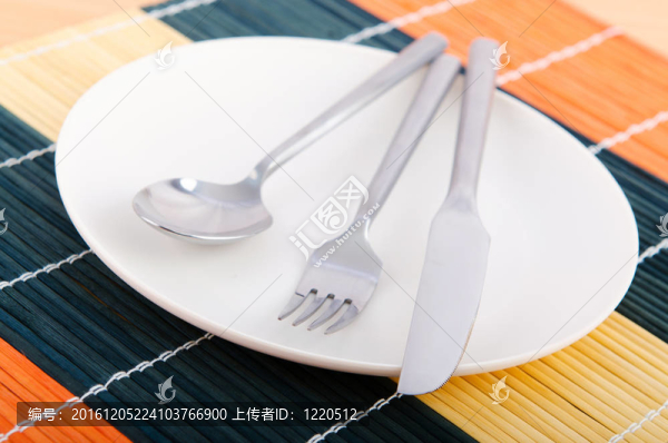 帶器皿的空盤子