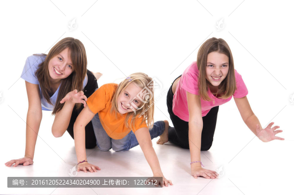 可愛的三個年輕女孩