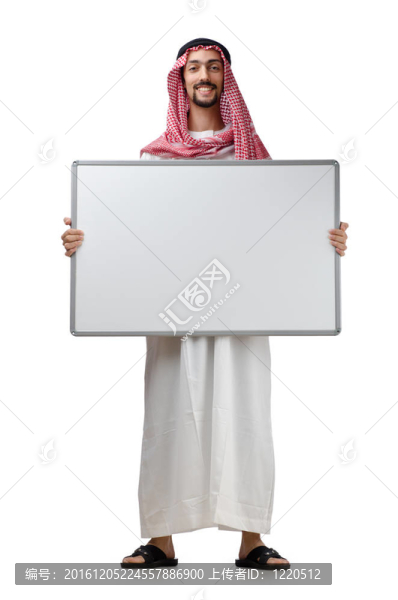 年輕阿拉伯人帶著空白的信息