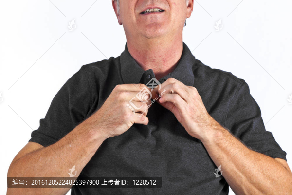 聰明迷人的男子在工作室孤立的白色