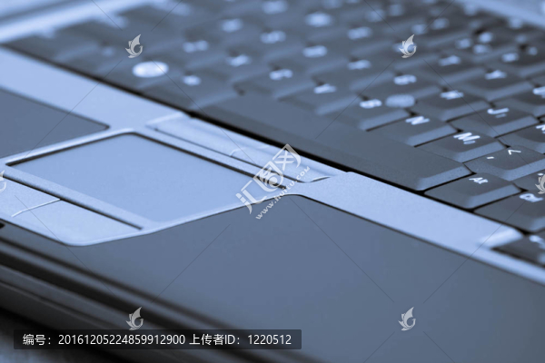 黑色的電腦鍵盤