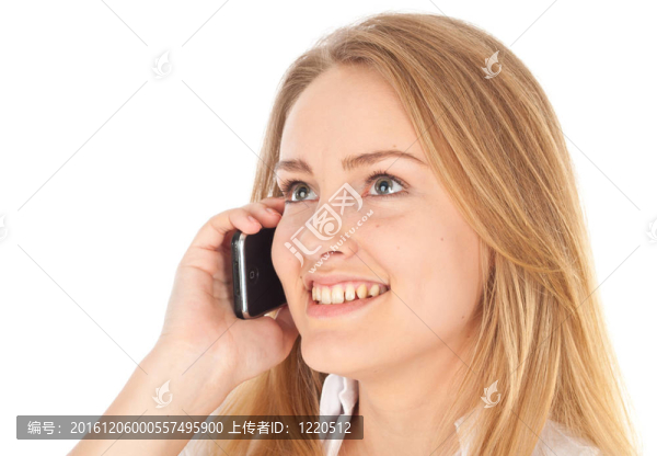 年輕女商人微笑著拿著電話
