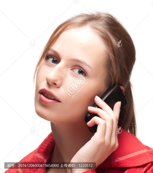 帶電話的年輕女人