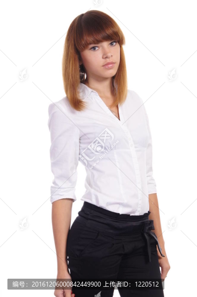 穿白色衣服的女孩