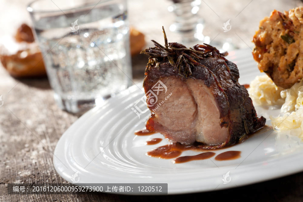 烤豬肉飯的迷迭香