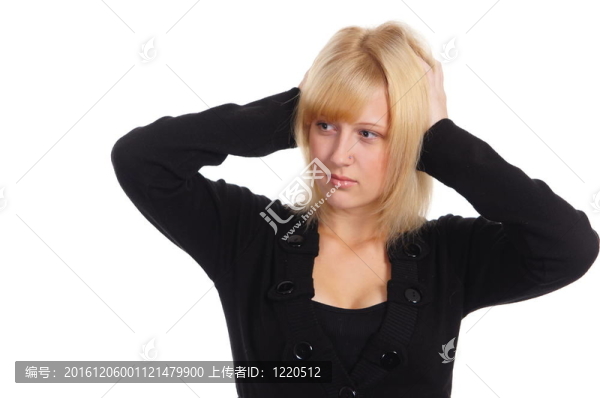 穿白色衣服的年輕女孩