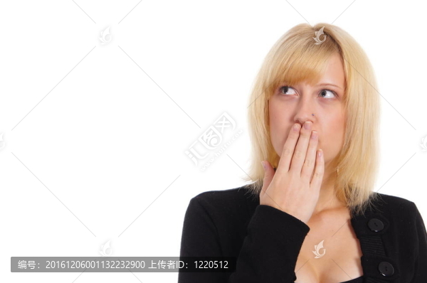 穿白色衣服的少女