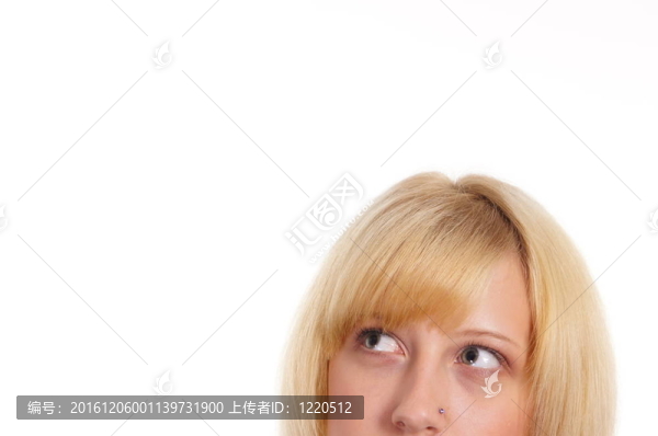 穿白色衣服的少女