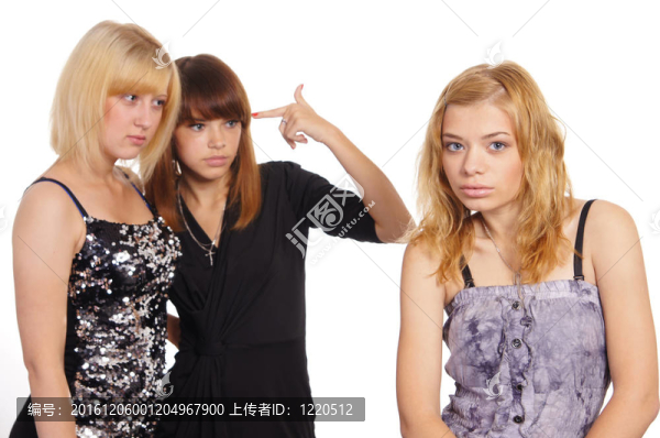 三個年輕的女孩