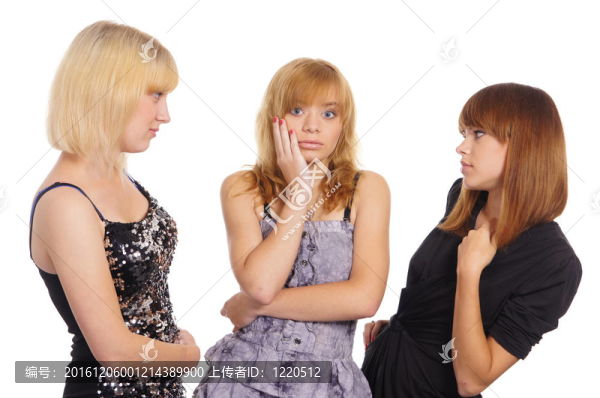 三個年輕的女孩