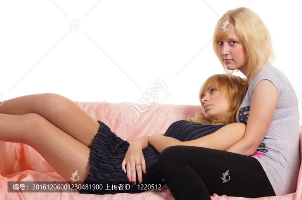 兩個(gè)可愛的女孩