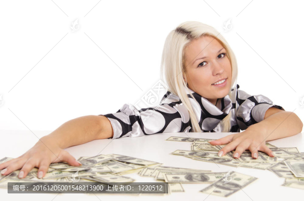 可愛的金發(fā)有錢