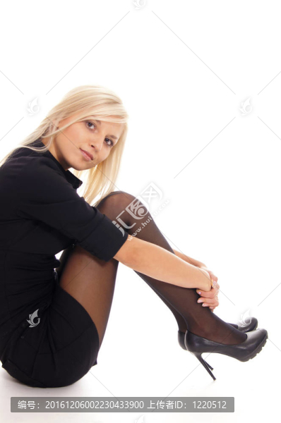 穿白色衣服的女孩