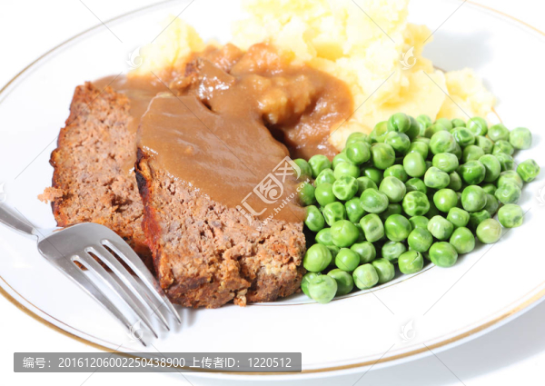 肉餅豌豆土豆和肉汁