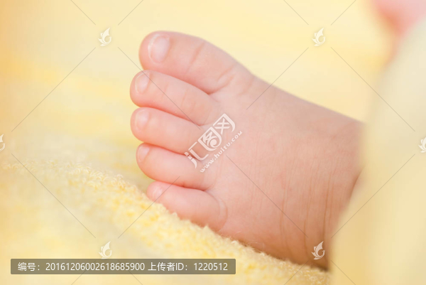 可愛(ài)嬰兒腳。