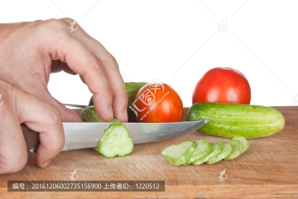 西紅柿和黃瓜切碎