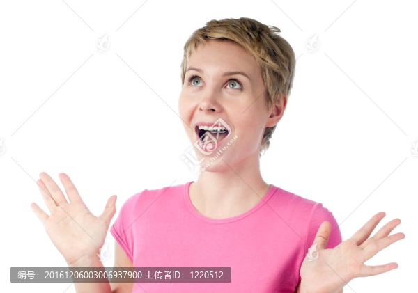 興奮的年輕女人