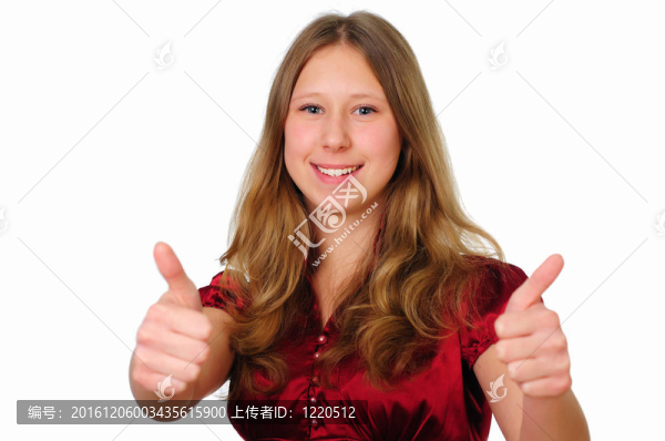一個(gè)十幾歲的女孩在工作室