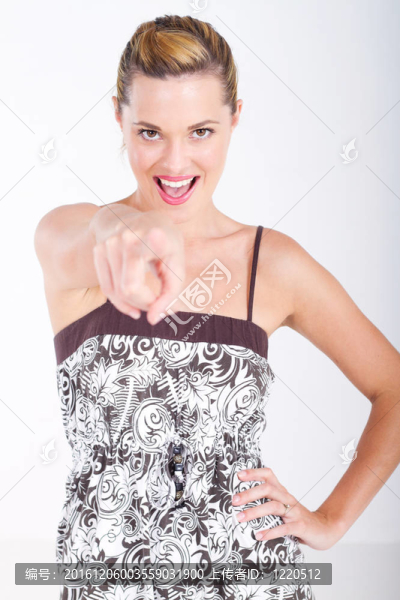 年輕女性的指向