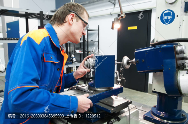 機床操作工人