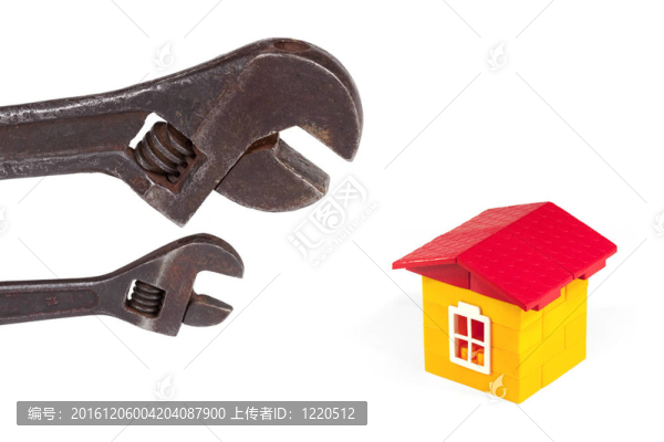 兩扳手和玩具屋