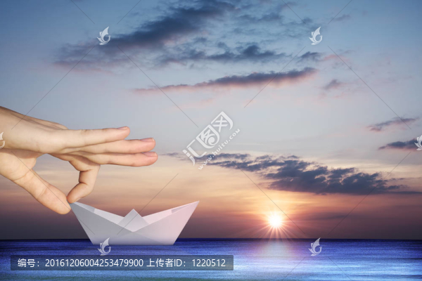 手與紙船概念的主題