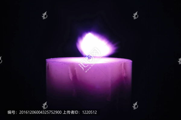 在黑暗中