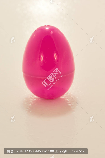 紫色塑料雞蛋