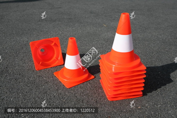 橙色的圓錐體