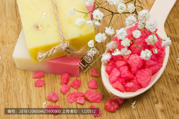 芳香浴鹽和天然肥皂
