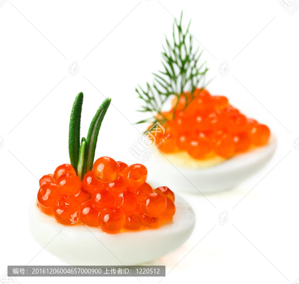 紅魚子醬CANape鵪鶉蛋和迷迭香小枝
