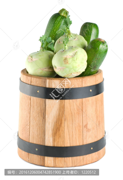 木桶里的蔬菜