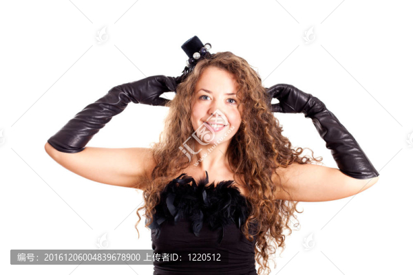 穿黑裙子的女人