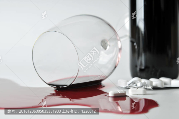 酒精和安眠藥
