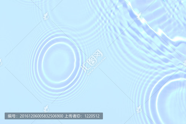 美麗的光在水中蕩漾