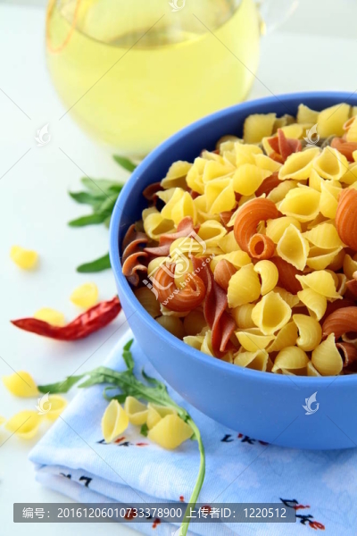 面條成分橄欖油；羅勒；