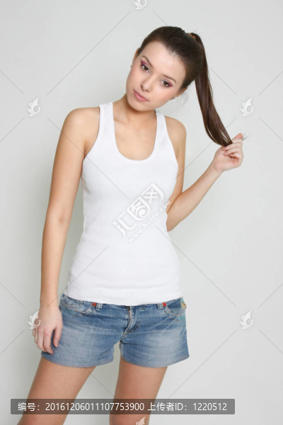 工作室拍攝的悲傷迷人的女人