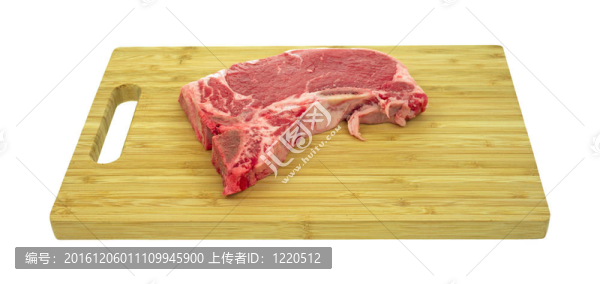 T骨牛扒砧板上。