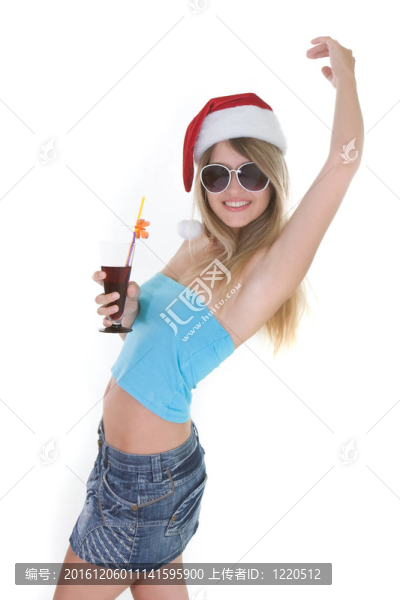 戴著白色玻璃汁的圣誕老人在圣誕帽上微笑