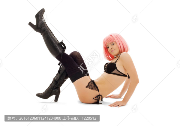 穿粉紅色頭發(fā)的黑色內(nèi)衣女孩