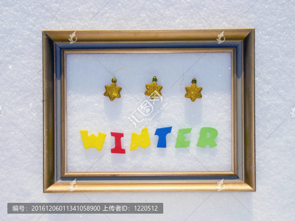字冬在架上雪