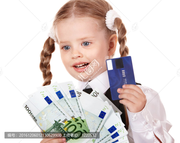 快樂的孩子用金錢和信用卡。